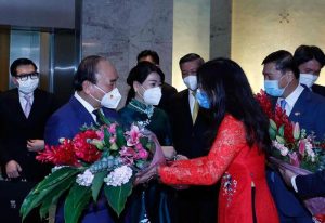 越南国家主席阮春福一行抵达樟宜国际机场 开始对新加坡进行国事访问